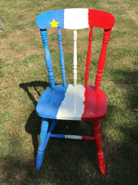 chaise aux couleurs acadiennes
